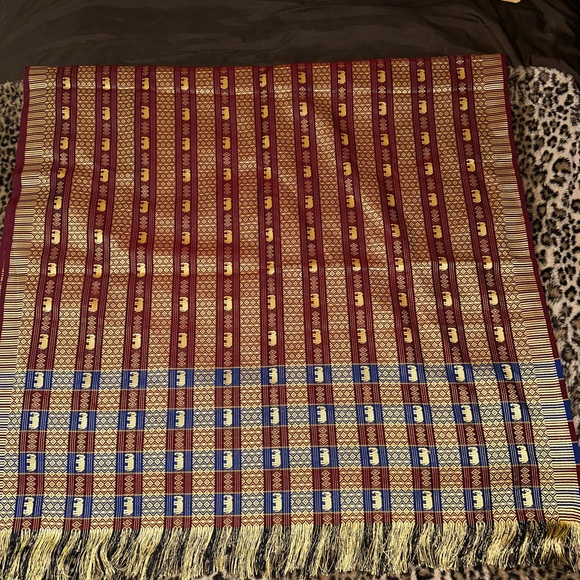 NWOT: Safari Elephant Extremely Large Shoulder Scarf/Wrap 78’ Length x 40’ Wide - Picture 7 of 10